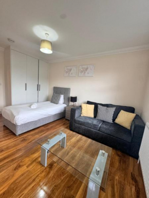 Comfort Heathrow Stay 5 Mins to the Terminal